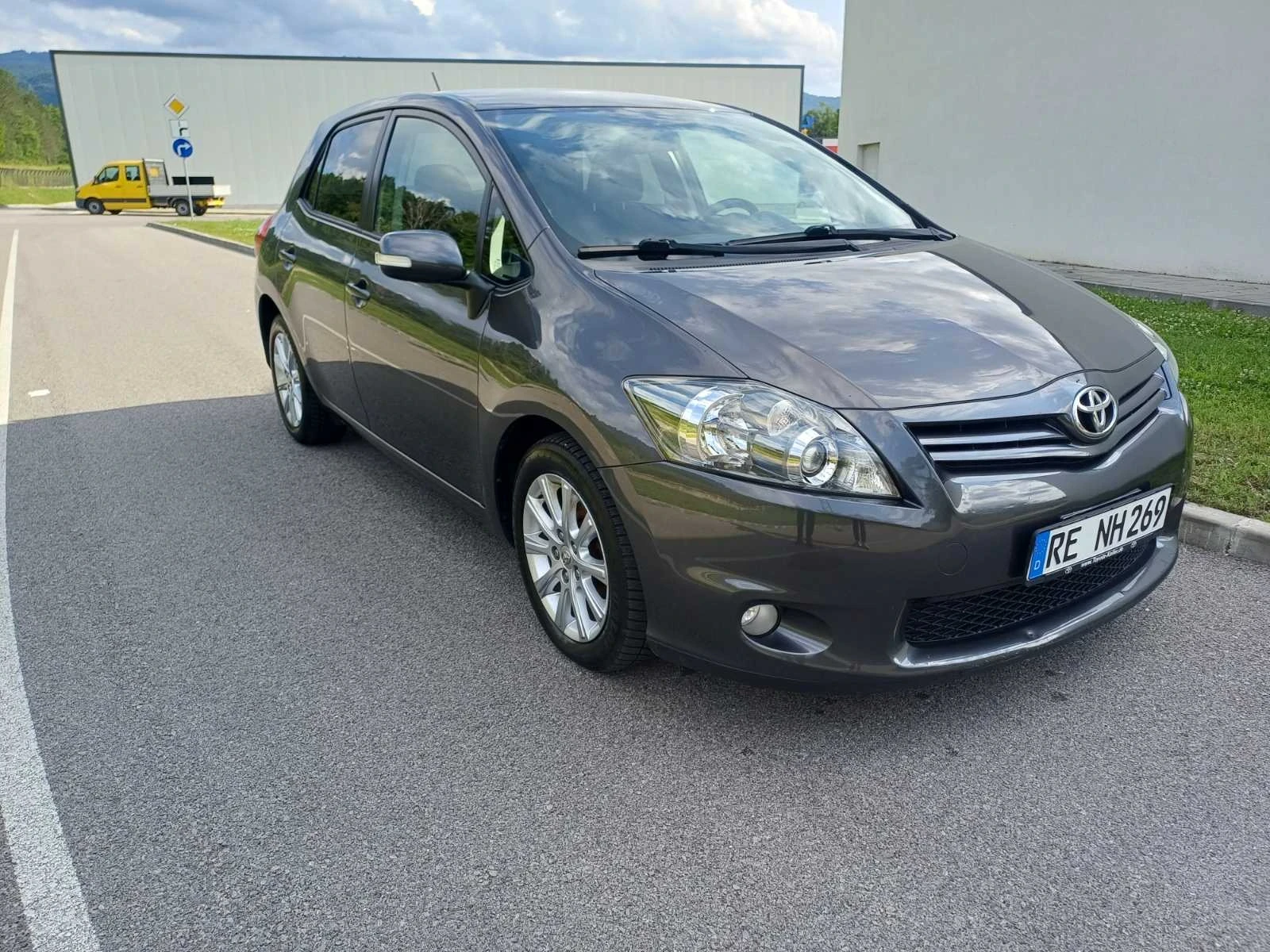 Toyota Auris 2.0, снимка 3 - Автомобили и джипове - 56349076