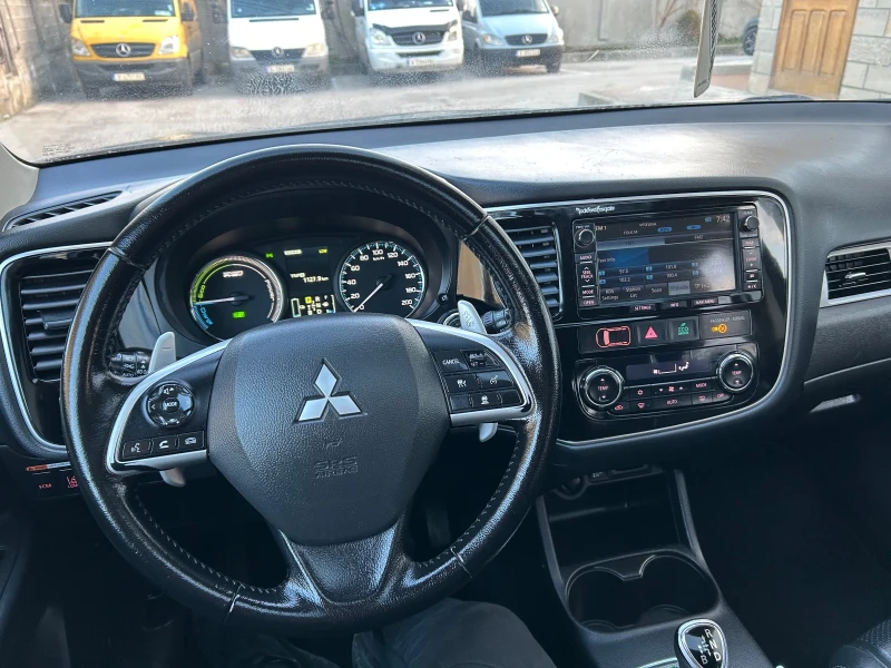 Mitsubishi Outlander 2.0PHEV Plug-in Hybrid FULL, снимка 11 - Автомобили и джипове - 48968513