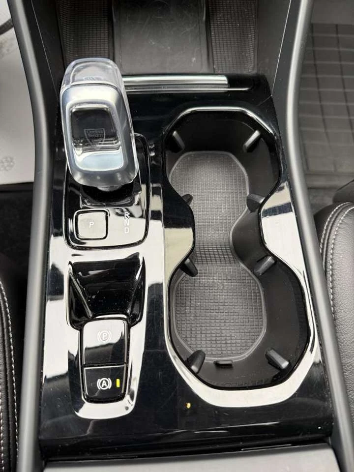 Volvo XC40 B5 AWD Plus Dark Theme, снимка 11 - Автомобили и джипове - 56528213