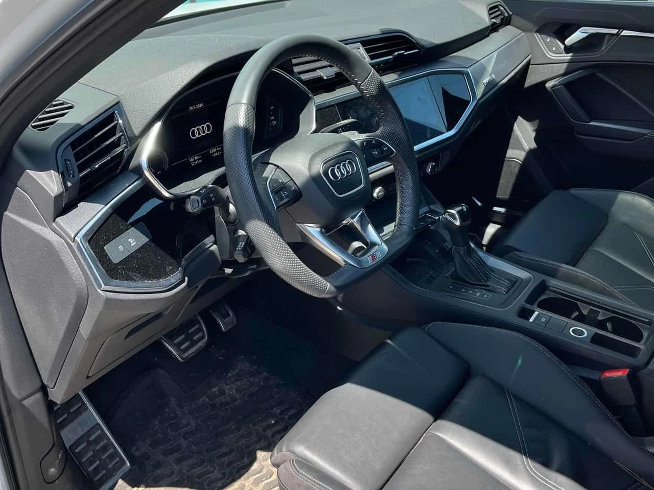 Audi Q3 | Technik | DISTRONIC | ПАНОРАМА | CARFAX | , снимка 5 - Автомобили и джипове - 54723711