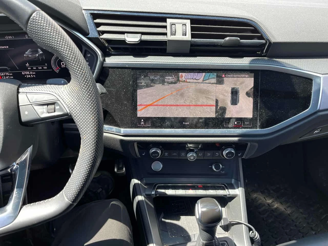 Audi Q3 | Technik | DISTRONIC | ПАНОРАМА | CARFAX | , снимка 9 - Автомобили и джипове - 54723711