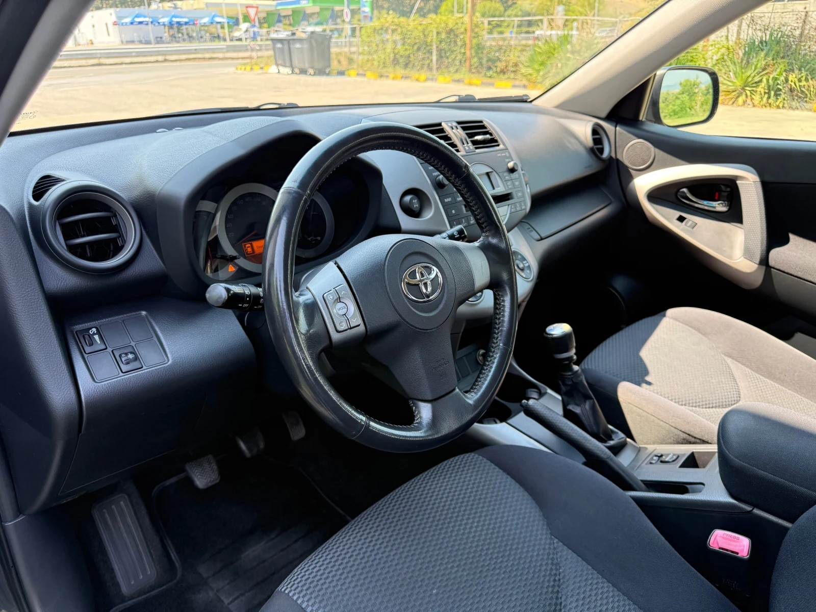 Toyota Rav4 2.2 D4D * 136 К.С* НОВ ВНОС ОТ ИТАЛИЯ* , снимка 8 - Автомобили и джипове - 55751238
