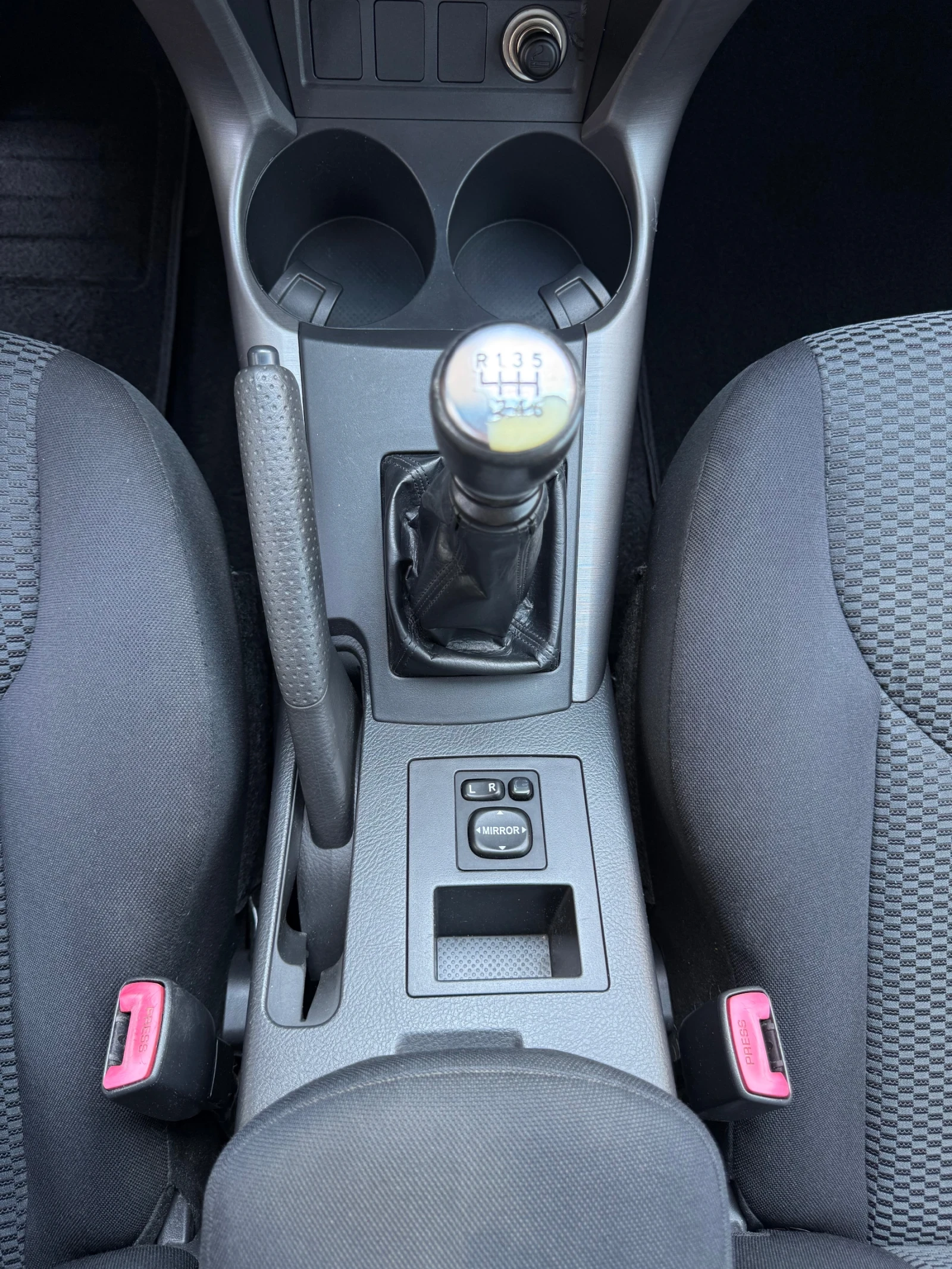 Toyota Rav4 2.2 D4D * 136 К.С* НОВ ВНОС ОТ ИТАЛИЯ* , снимка 15 - Автомобили и джипове - 55751238