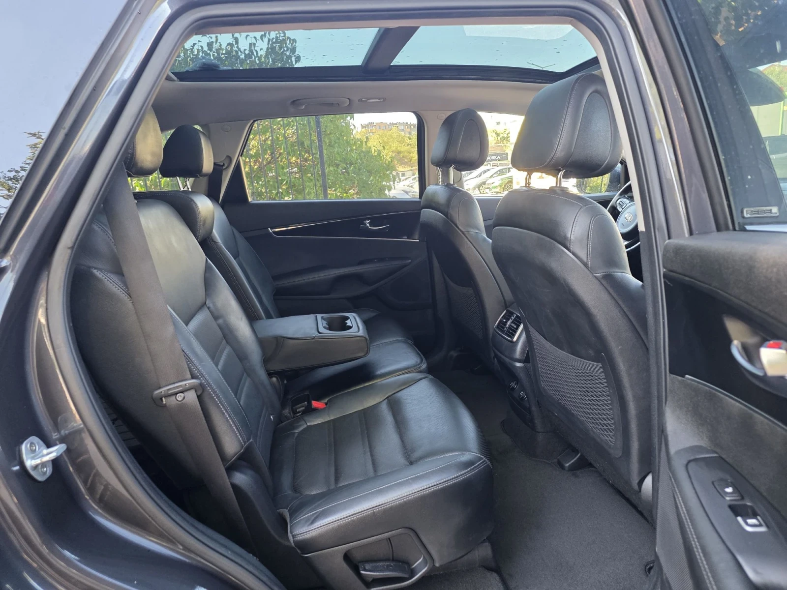 Kia Sorento 2.2CRDI/4X4/АВТОМАТИК/КОЖА/ПАНОРАМА , снимка 11 - Автомобили и джипове - 55981061