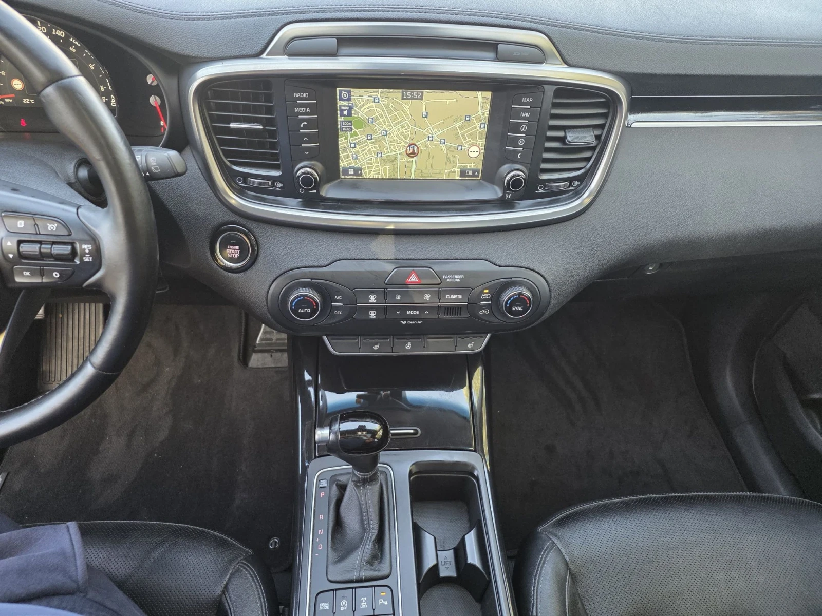 Kia Sorento 2.2CRDI/4X4/АВТОМАТИК/КОЖА/ПАНОРАМА , снимка 16 - Автомобили и джипове - 55981061