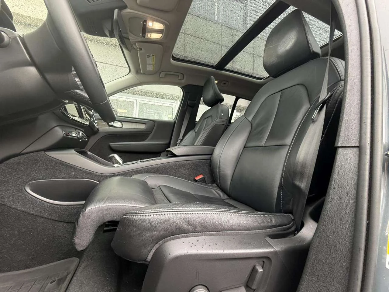 Volvo XC40 B5 AWD Plus Dark Theme, снимка 14 - Автомобили и джипове - 56528213