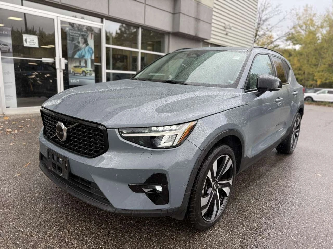 Volvo XC40 B5 AWD Plus Dark Theme, снимка 2 - Автомобили и джипове - 56528213