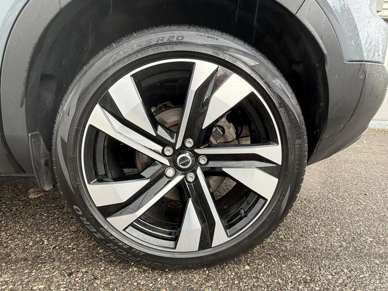 Volvo XC40 B5 AWD Plus Dark Theme, снимка 13 - Автомобили и джипове - 56528213