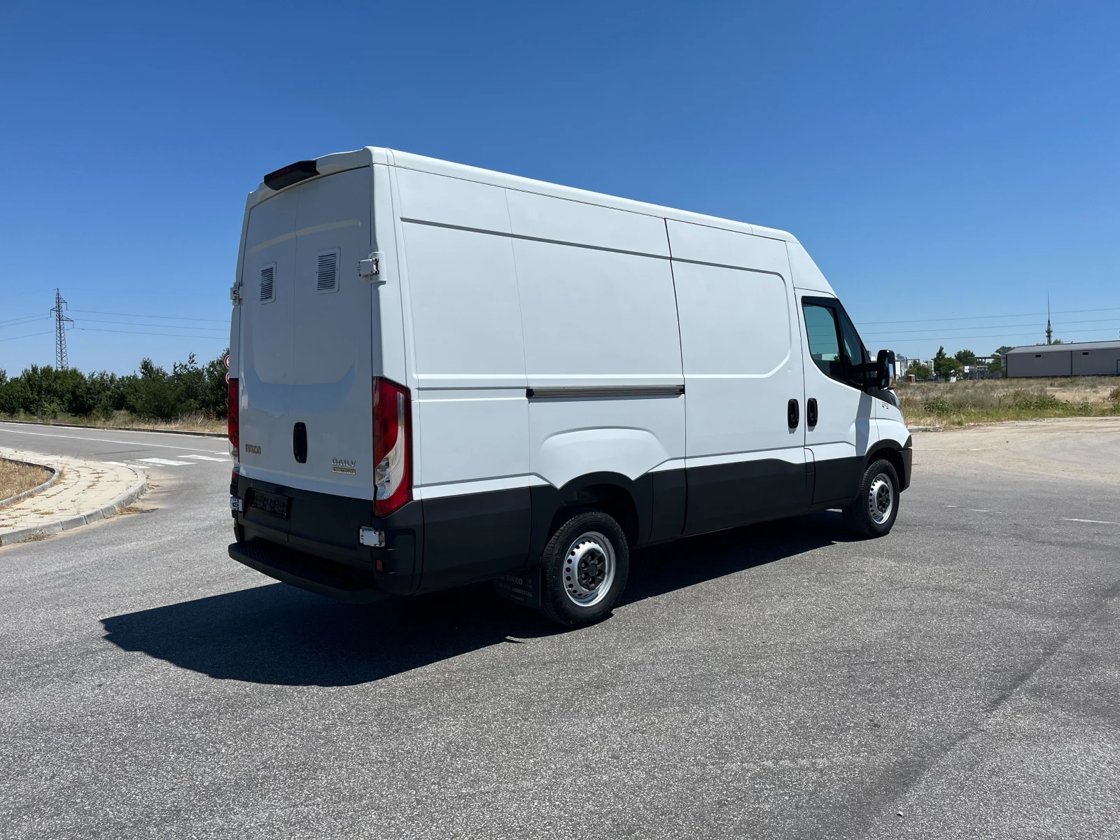 Iveco Daily 35S14 L2H2 140KC ЕВРО 6C ZF-АВТ. ПЕРФЕКТЕН, снимка 6 - Бусове и автобуси - 56214307