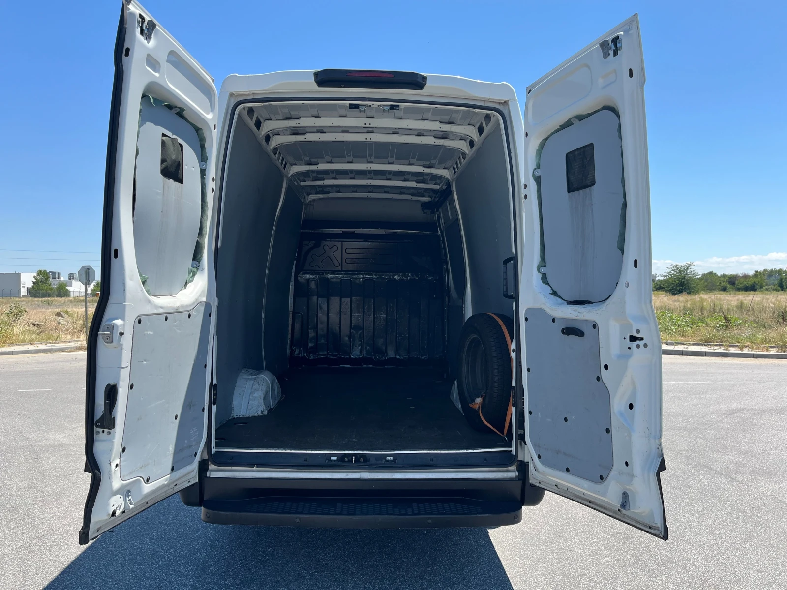 Iveco Daily 35S14 L2H2 140KC ЕВРО 6C ZF-АВТ. ПЕРФЕКТЕН, снимка 5 - Бусове и автобуси - 56214307