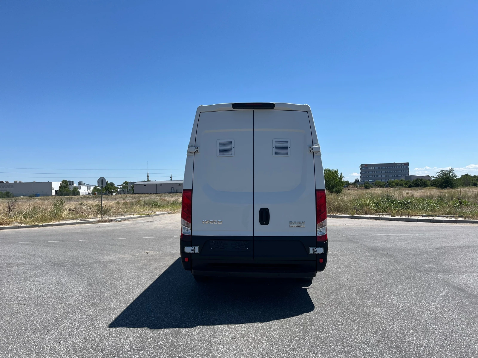 Iveco Daily 35S14 L2H2 140KC ЕВРО 6C ZF-АВТ. ПЕРФЕКТЕН, снимка 4 - Бусове и автобуси - 56214307