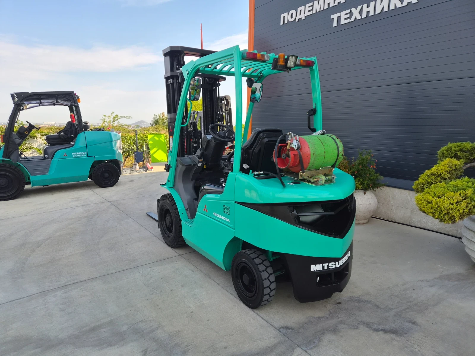 Мотокар Mitsubishi 5.5 м / ТРИПЛЕКС / ИЗРАВНИТЕЛ / ГАЗ  /  ДЖОЙСТИЦИ , снимка 3 - Индустриална техника - 54272369