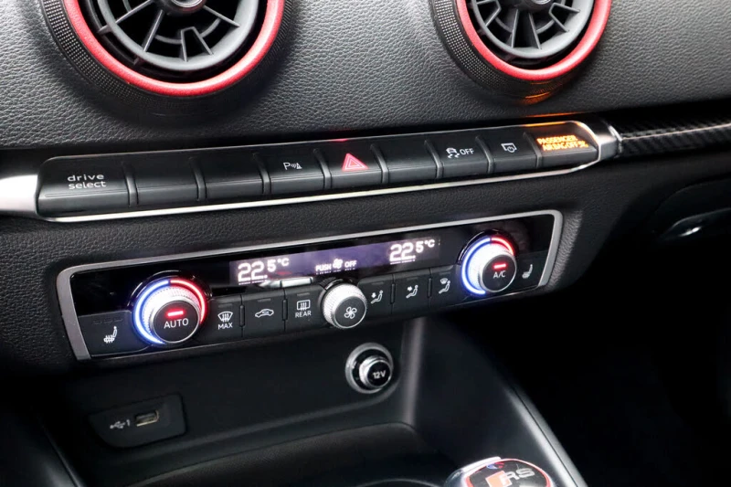 Audi Rs3 B&O* ШИБИДАХ* КАМЕРА* МЪРТВА ТОЧКА* RS SEATS, снимка 12 - Автомобили и джипове - 52402912