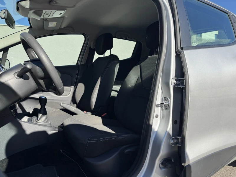 Renault Clio 0.9 TCe, снимка 9 - Автомобили и джипове - 52771901