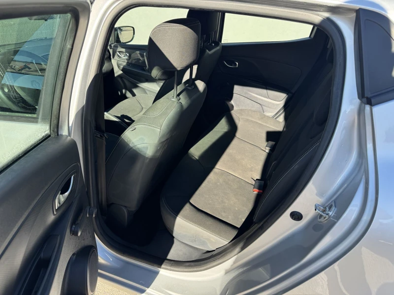 Renault Clio 0.9 TCe, снимка 15 - Автомобили и джипове - 52771901