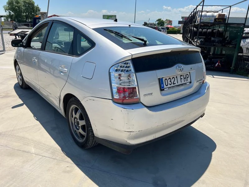 Toyota Prius Hibrid, снимка 4 - Автомобили и джипове - 36789348