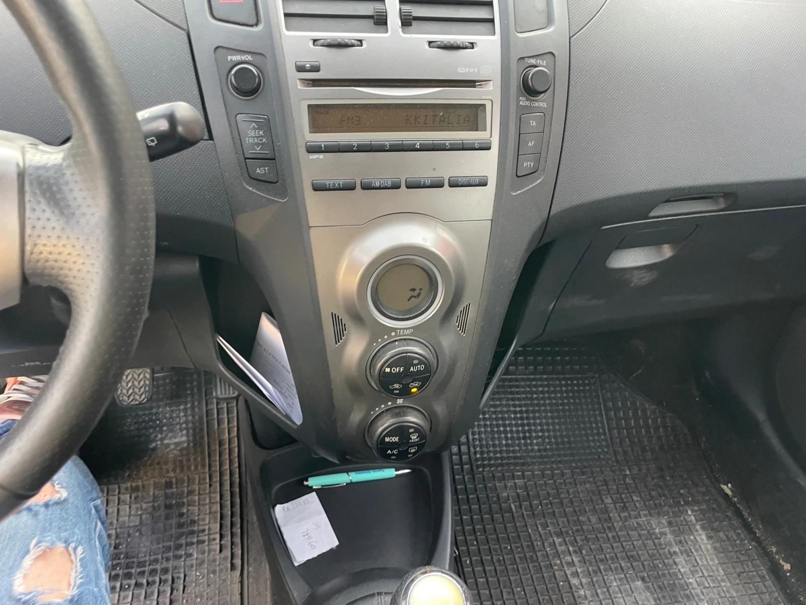 Toyota Yaris 1.4 D4D 90 cv FACELIFT 2011 ИТАЛИЯ - изображение 10