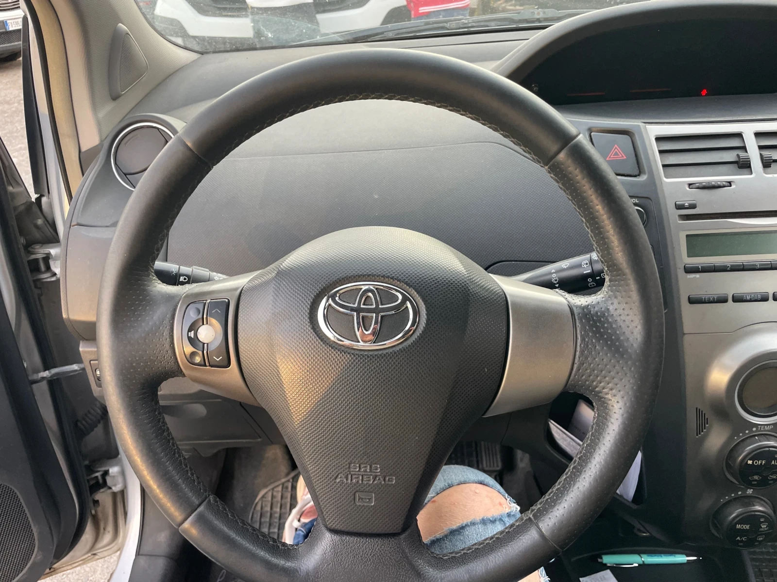 Toyota Yaris 1.4 D4D 90 cv FACELIFT 2011 ИТАЛИЯ - изображение 8