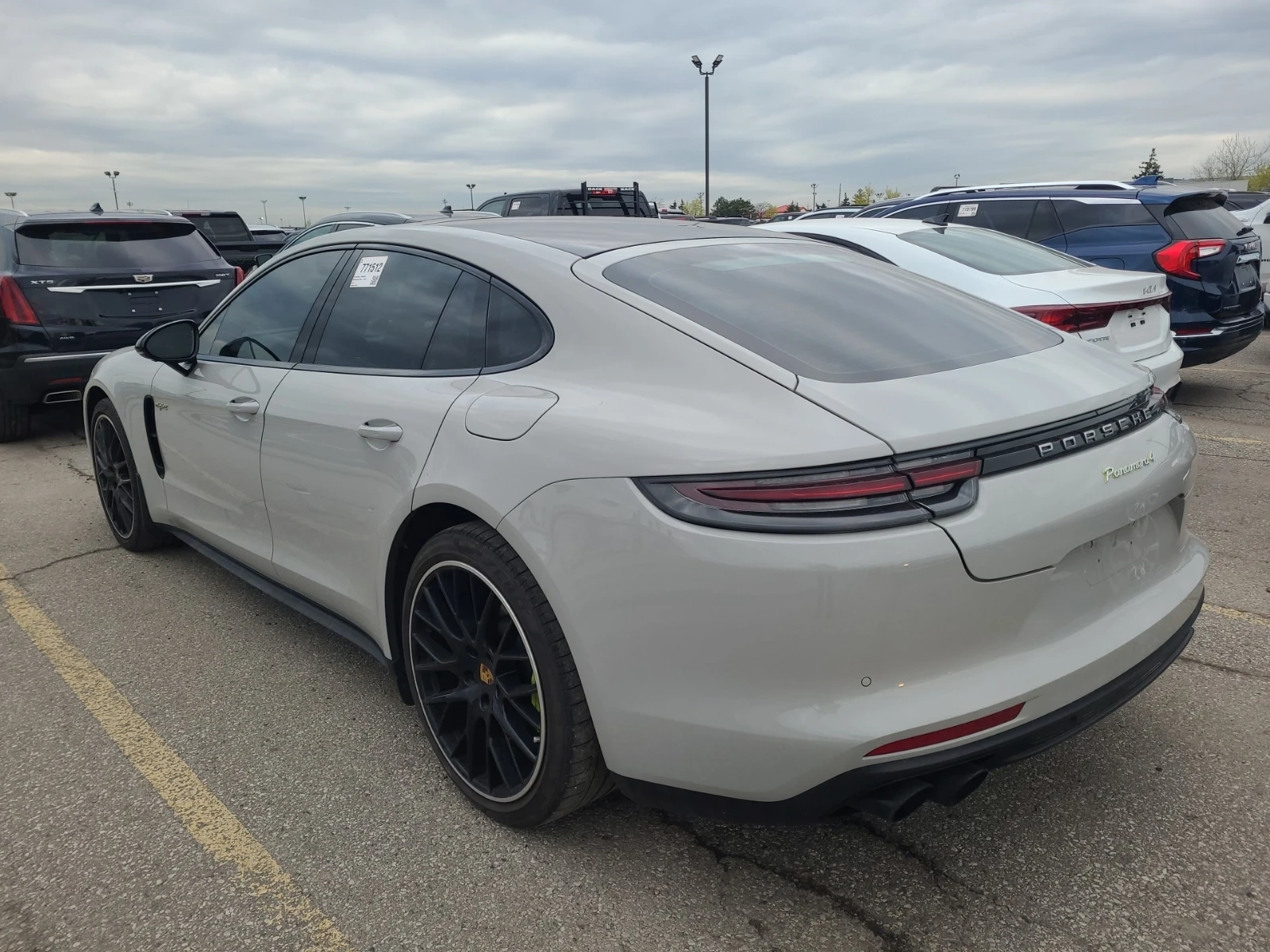 Porsche Panamera * 4 E-HYBRID * CARFAX * ВЪЗМОЖНОСТ ЗА АВТОКРЕДИТ - изображение 4