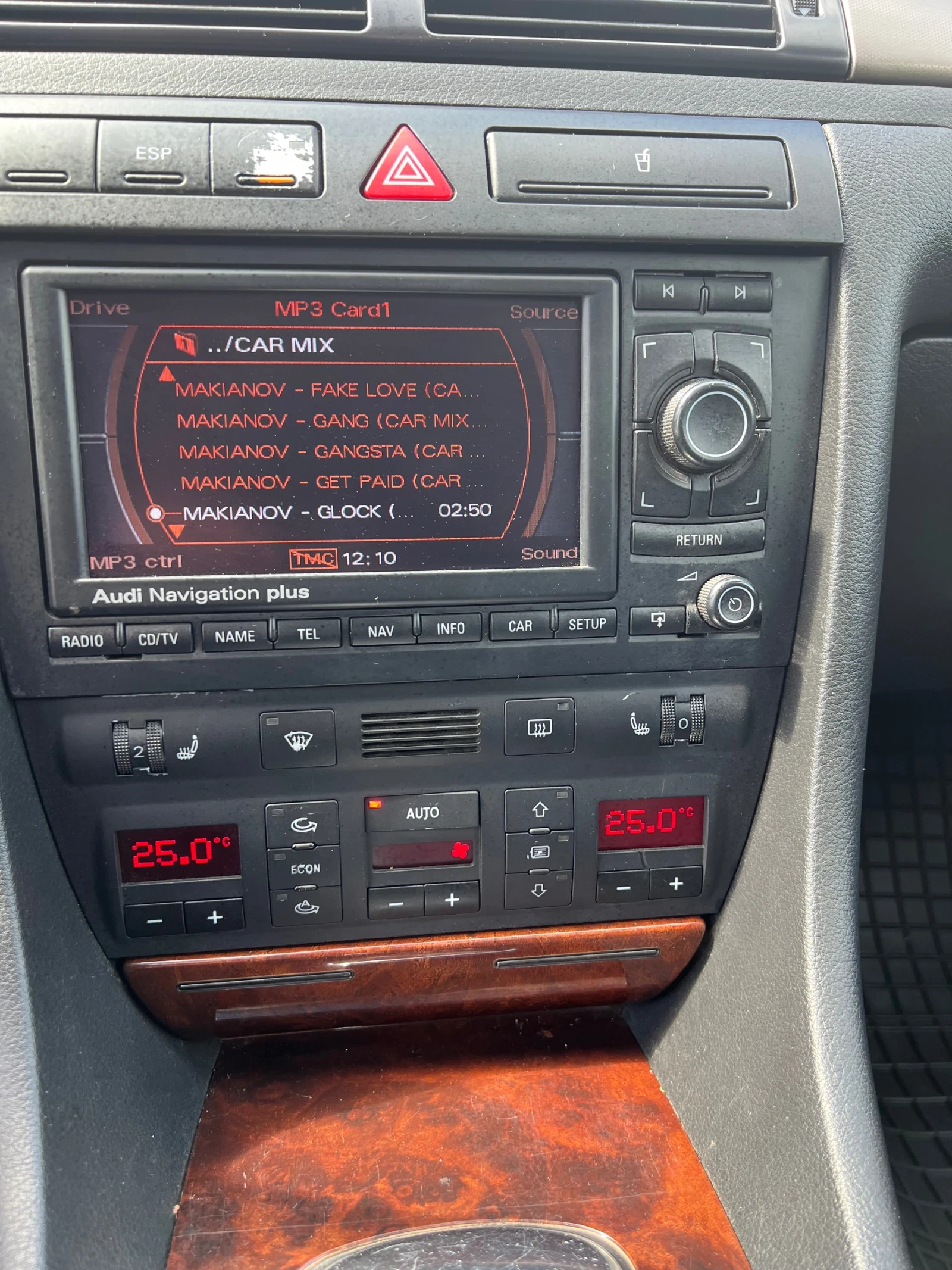 Audi A6 4.2i, снимка 12 - Автомобили и джипове - 54135501