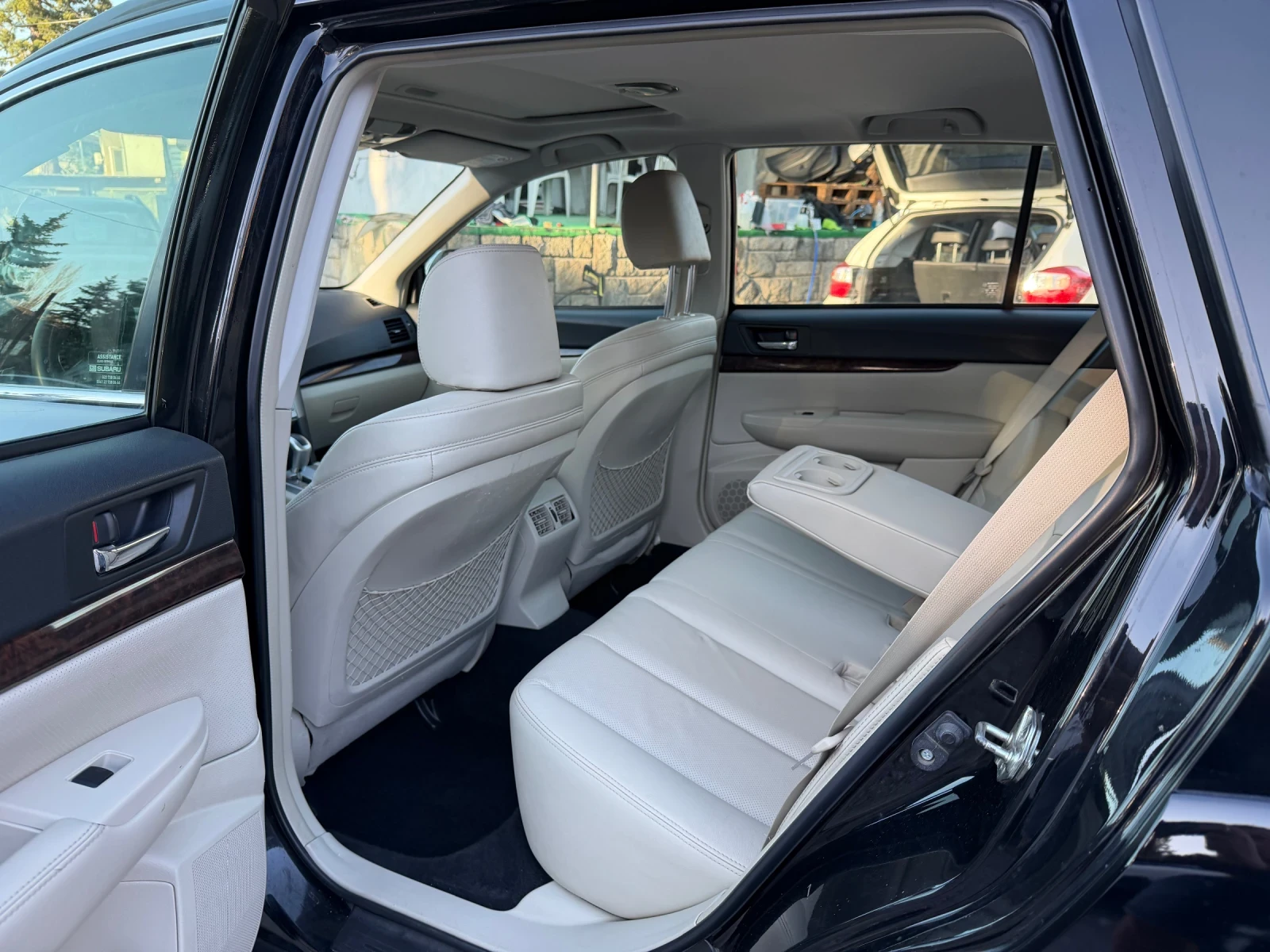 Subaru Outback 3.6 EXECUTIVE, снимка 14 - Автомобили и джипове - 54162482