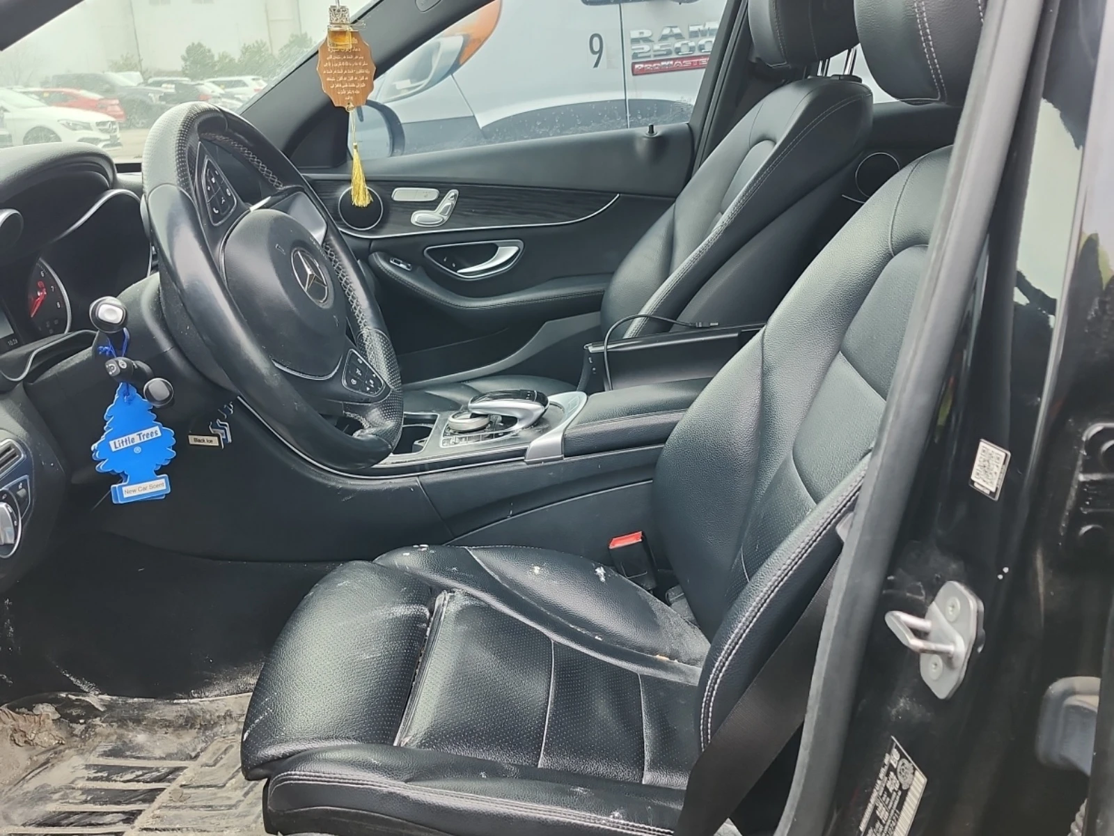 Mercedes-Benz C 300 * * CARFAX * * АВТО КРЕДИТ * * , снимка 5 - Автомобили и джипове - 54207138