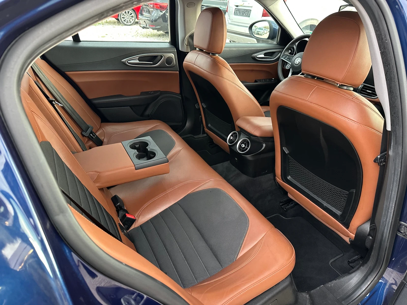 Alfa Romeo Giulia 2.2дизел 180кс 6скорости, снимка 9 - Автомобили и джипове - 54237044