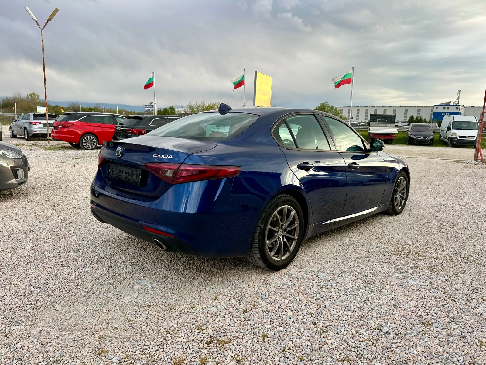 Alfa Romeo Giulia 2.2дизел 180кс 6скорости, снимка 5 - Автомобили и джипове - 54237044