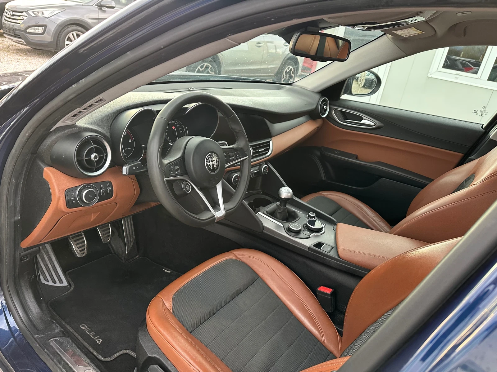 Alfa Romeo Giulia 2.2дизел 180кс 6скорости, снимка 11 - Автомобили и джипове - 54237044