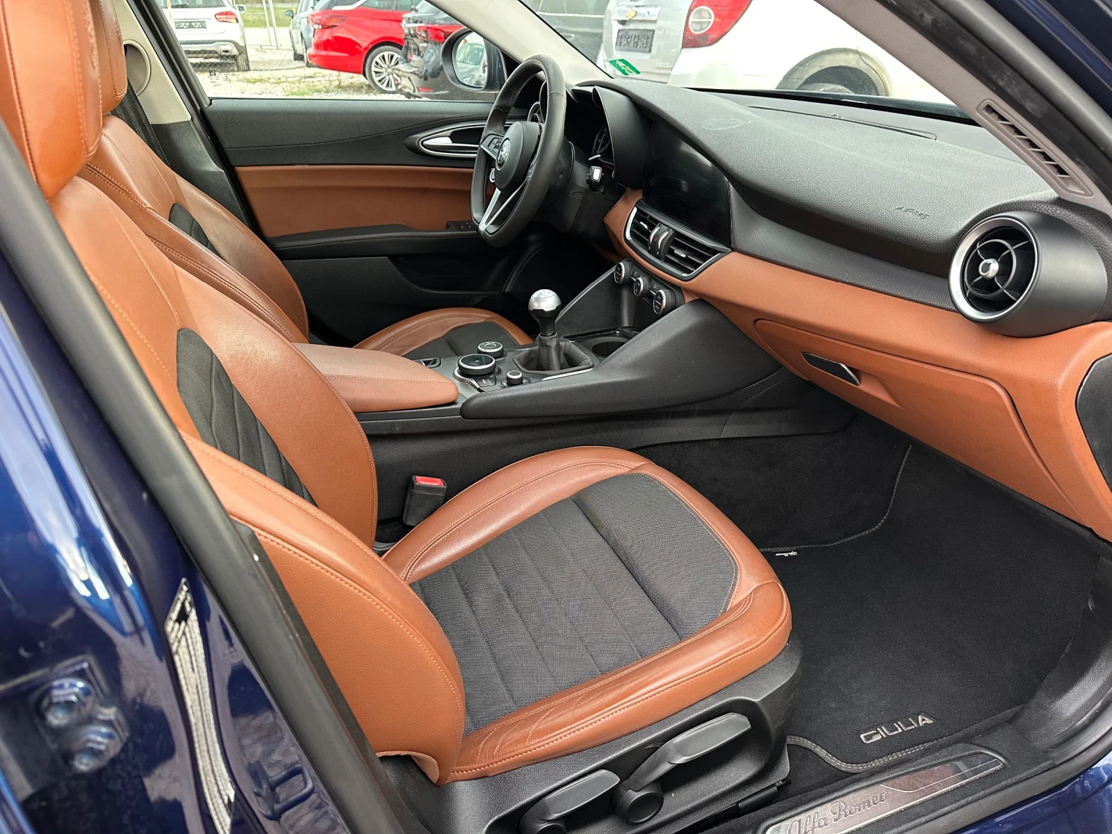 Alfa Romeo Giulia 2.2дизел 180кс 6скорости, снимка 10 - Автомобили и джипове - 54237044