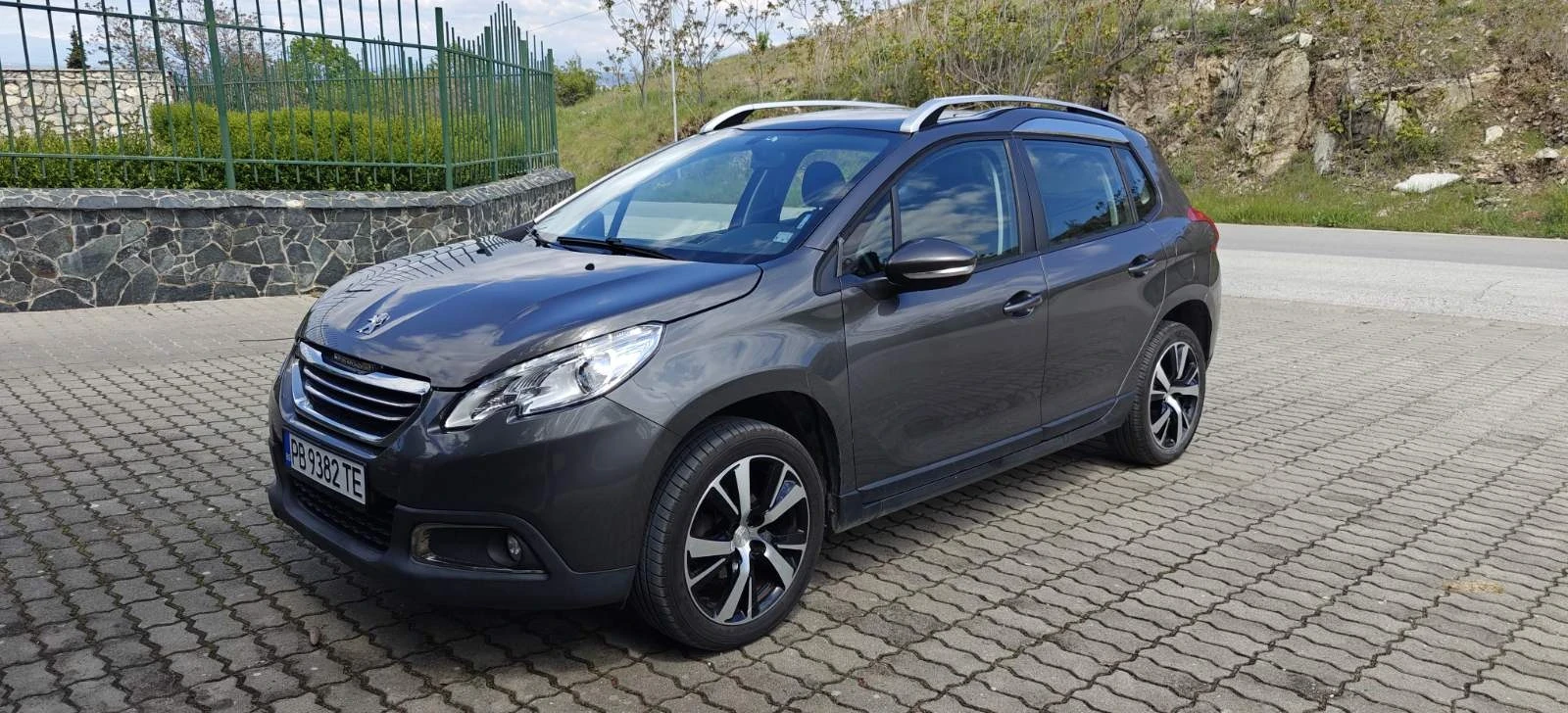 Peugeot 2008 1, 2