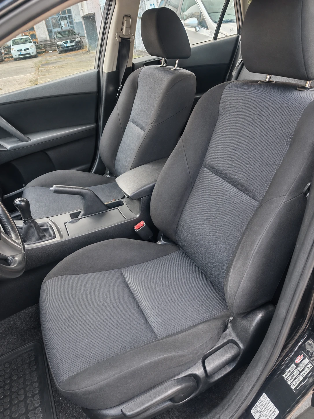 Mazda 3 1.6 HDI* 109к.с, снимка 13 - Автомобили и джипове - 54517693