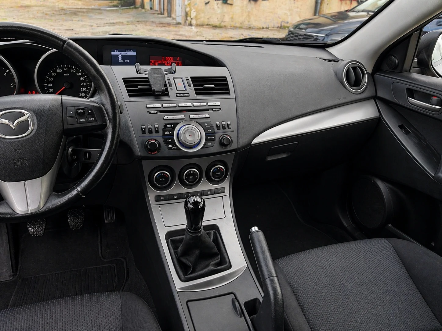 Mazda 3 1.6 HDI* 109к.с, снимка 14 - Автомобили и джипове - 54517693