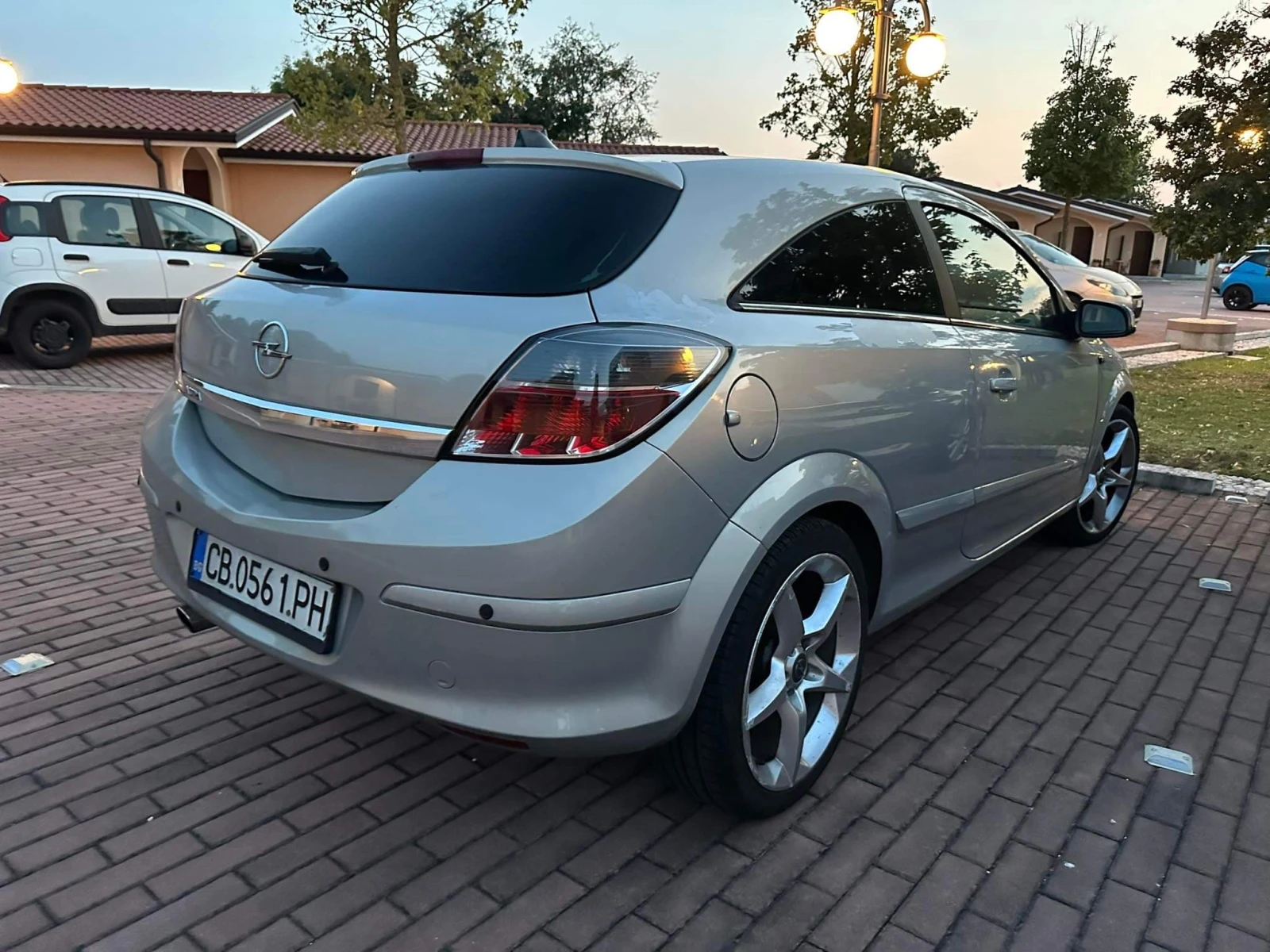 Opel Astra GTC, снимка 6 - Автомобили и джипове - 54649400
