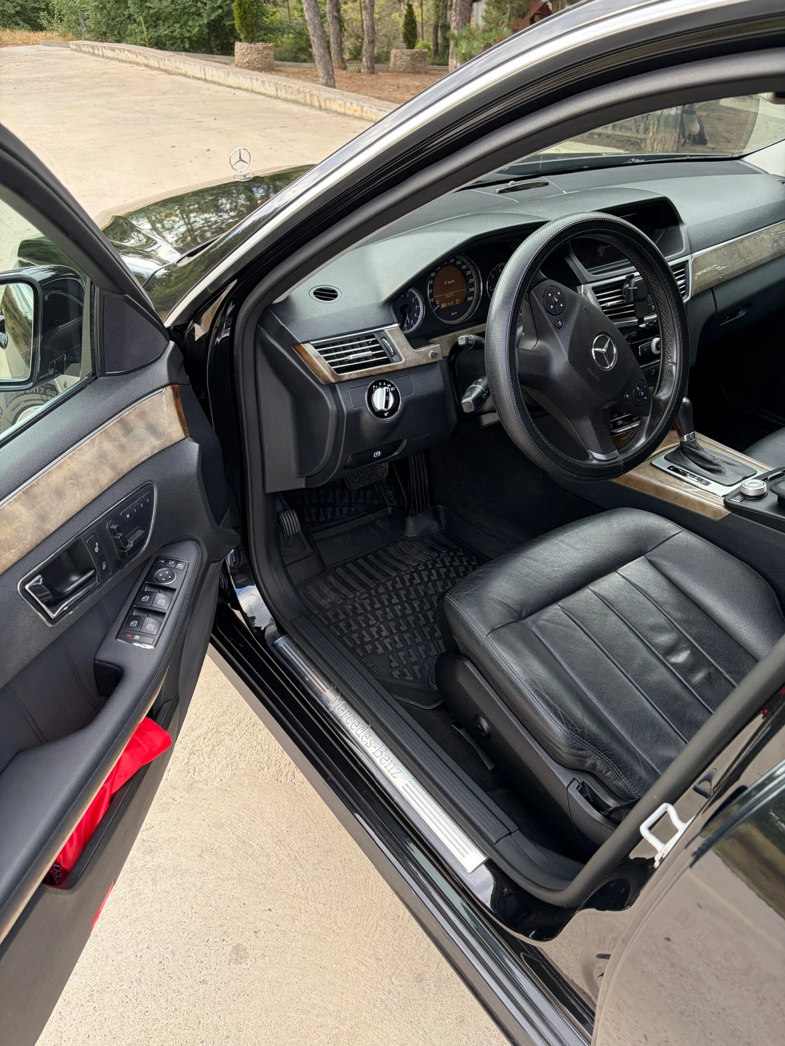 Mercedes-Benz E 250 BlueEfficiency, снимка 7 - Автомобили и джипове - 55159546