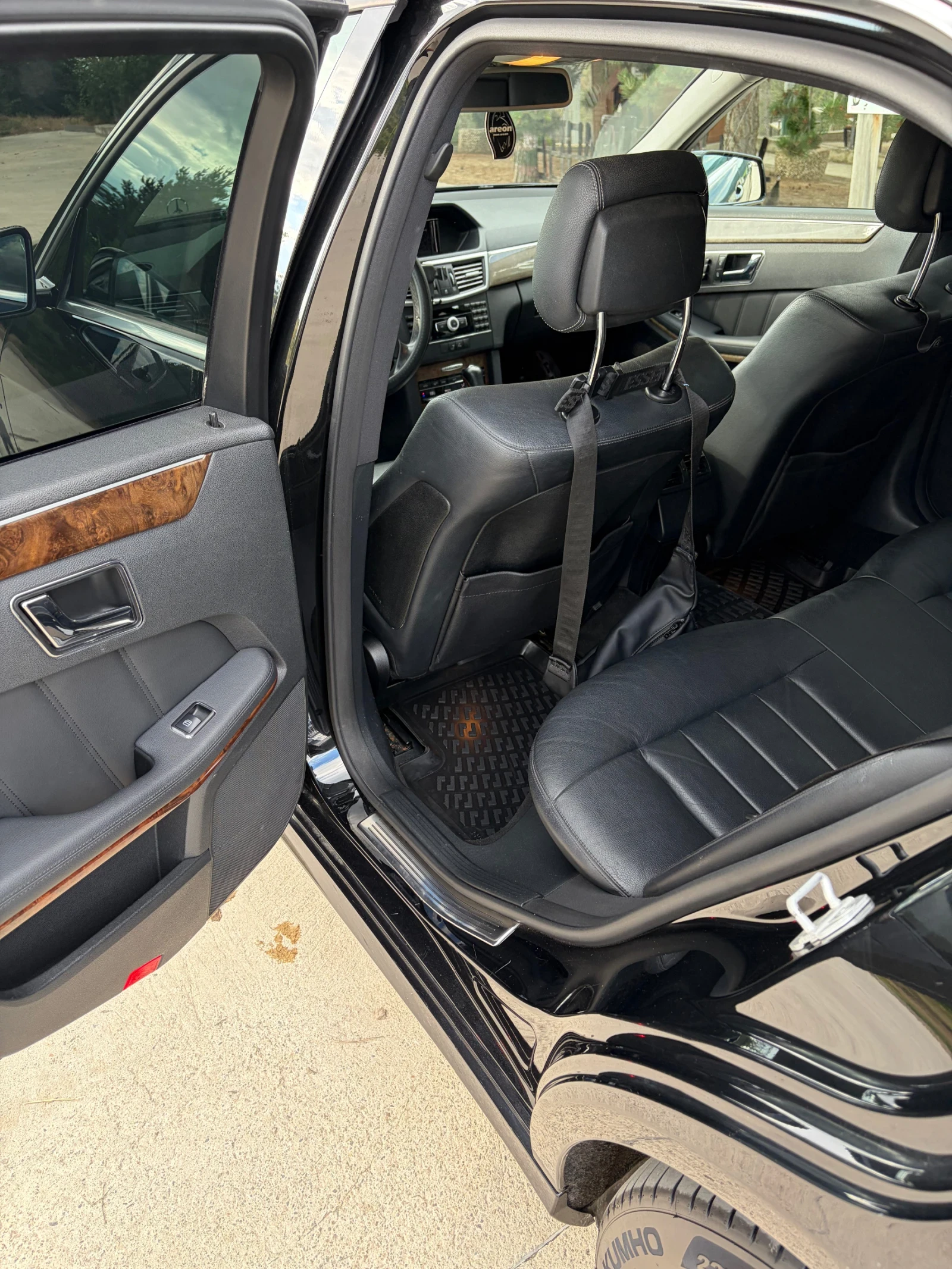 Mercedes-Benz E 250 BlueEfficiency, снимка 11 - Автомобили и джипове - 55159546
