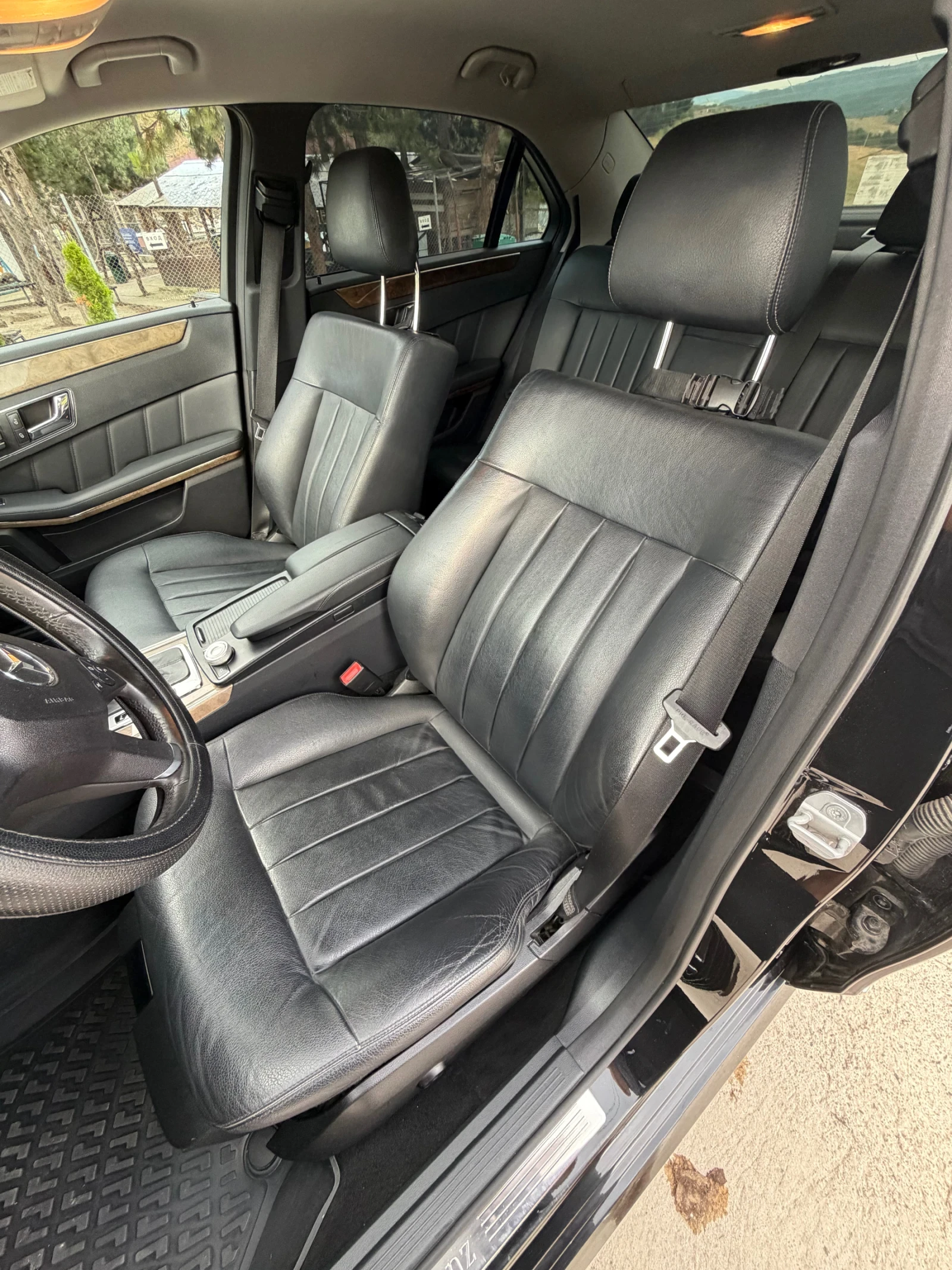 Mercedes-Benz E 250 BlueEfficiency, снимка 8 - Автомобили и джипове - 55159546