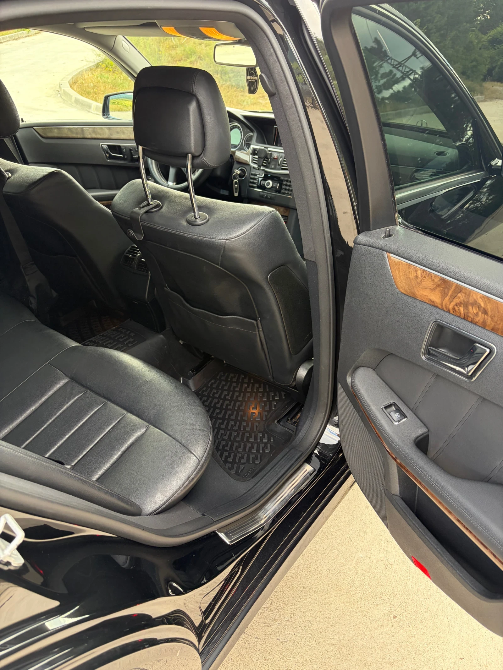 Mercedes-Benz E 250 BlueEfficiency, снимка 12 - Автомобили и джипове - 55159546