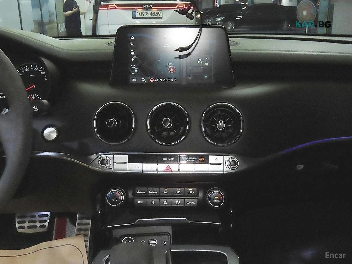 Kia Stinger 3.3 GT AWD* DISTRONIC* KRELL* 360* ХЕДЪП* ОБДУХ* , снимка 11 - Автомобили и джипове - 55802667
