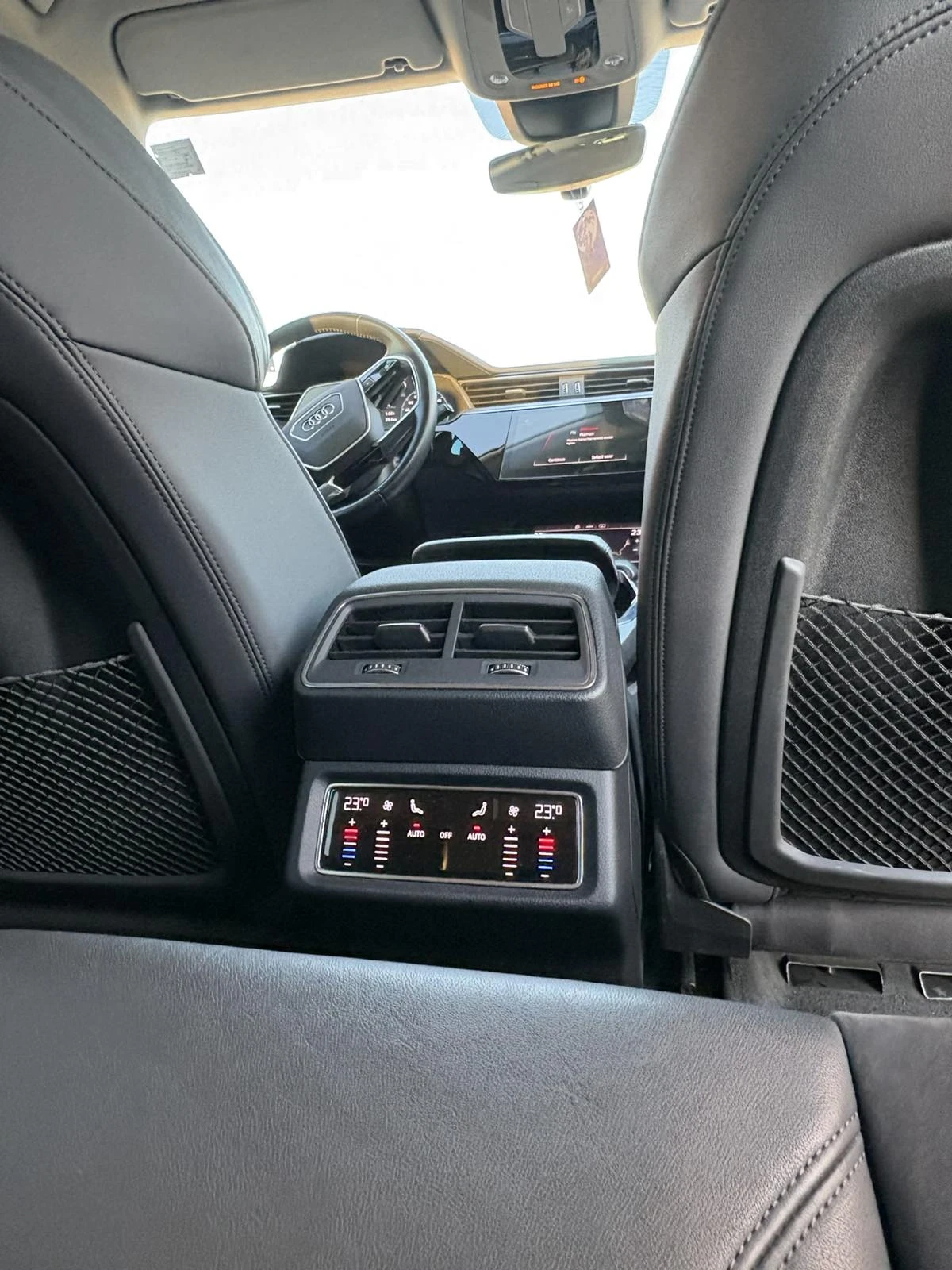 Audi E-Tron, снимка 16 - Автомобили и джипове - 55826331