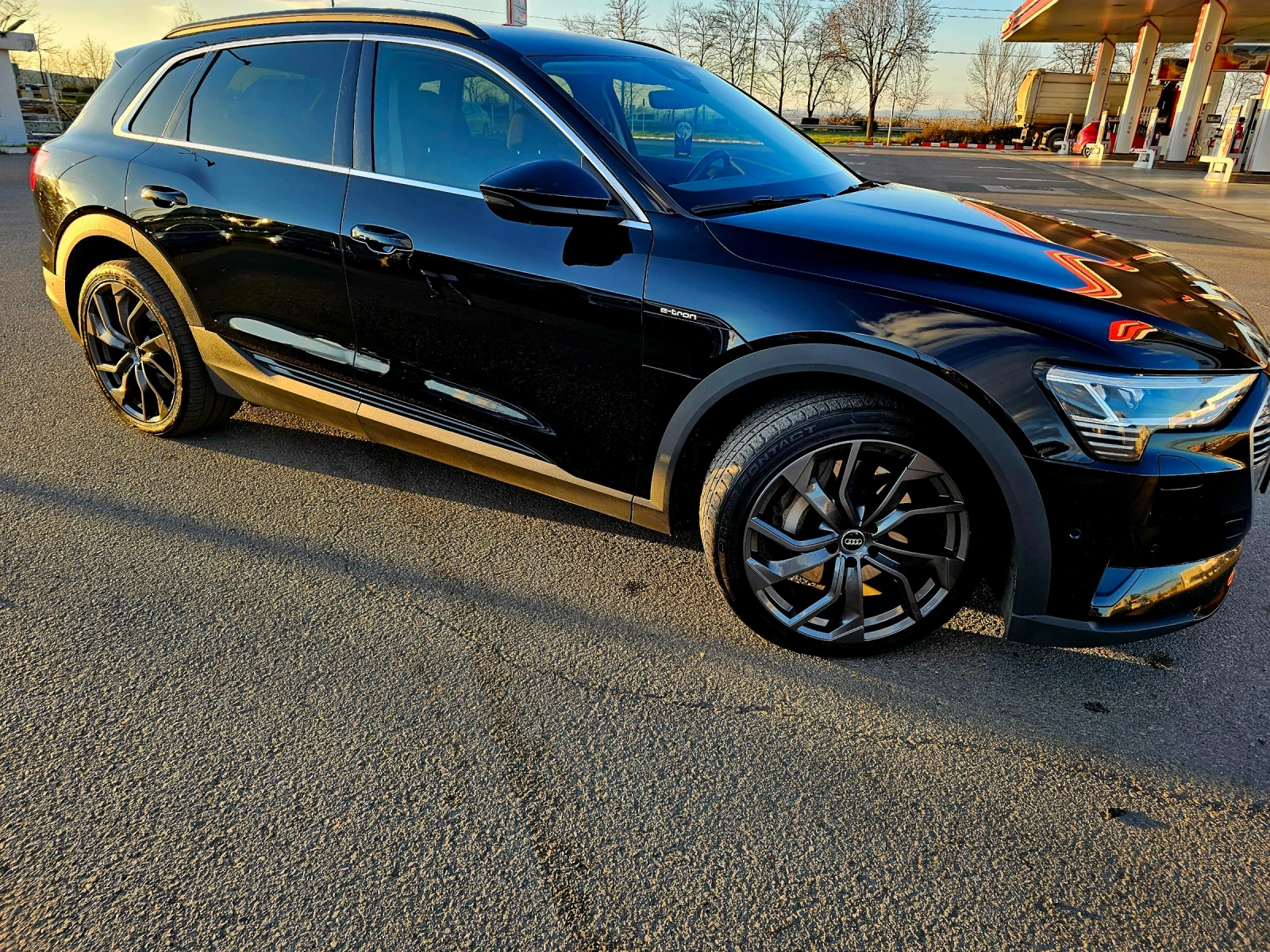 Audi E-Tron, снимка 6 - Автомобили и джипове - 55826331