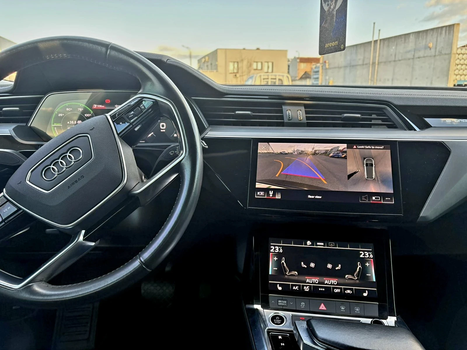 Audi E-Tron, снимка 14 - Автомобили и джипове - 55826331