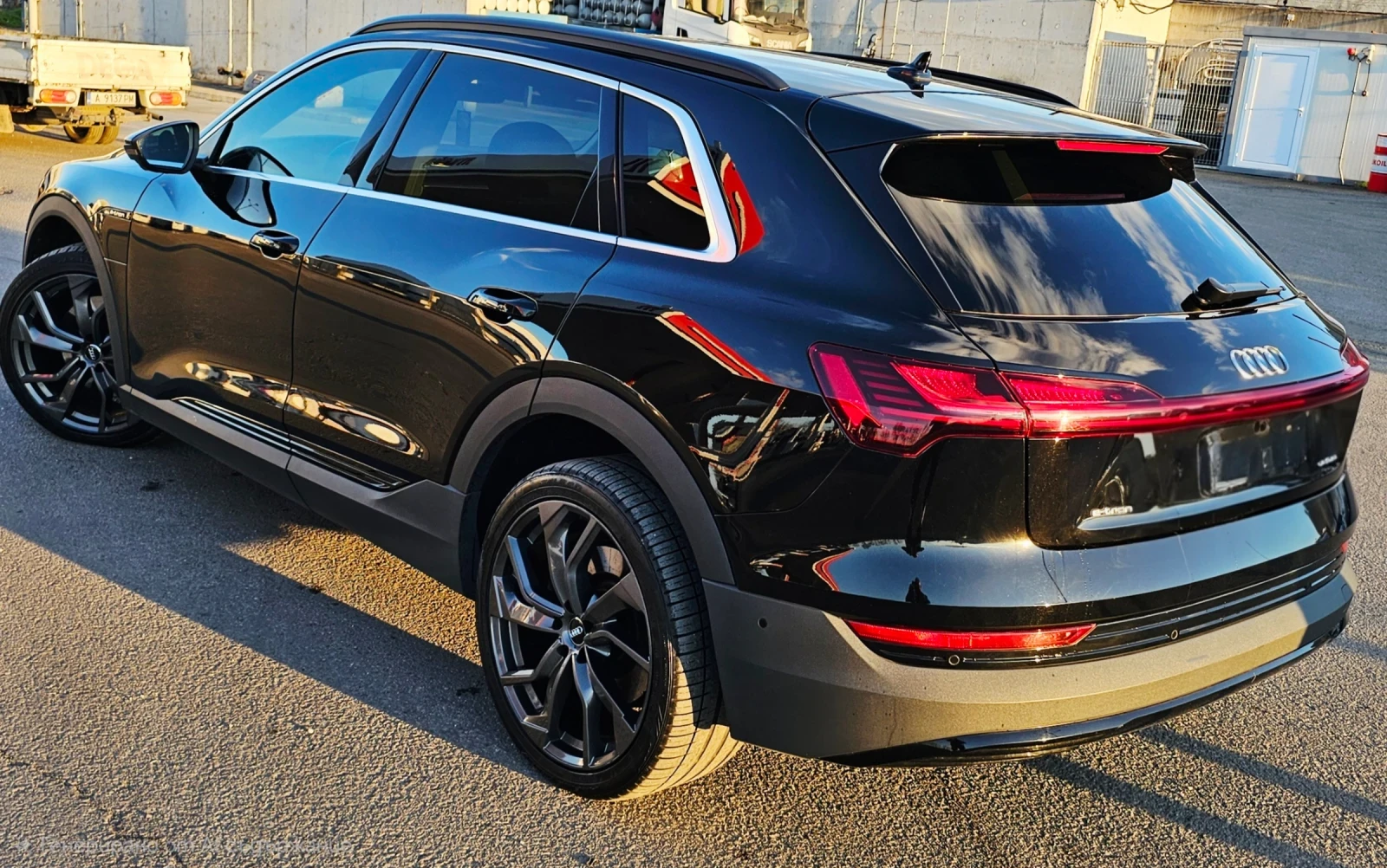 Audi E-Tron, снимка 3 - Автомобили и джипове - 55826331