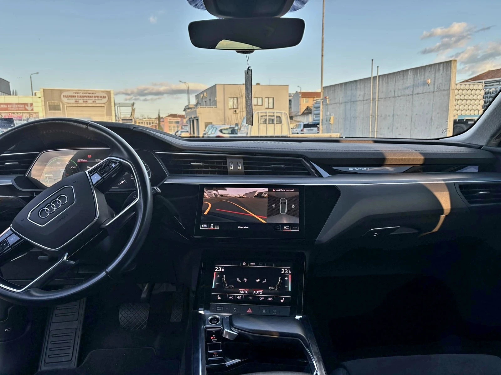 Audi E-Tron, снимка 11 - Автомобили и джипове - 55826331