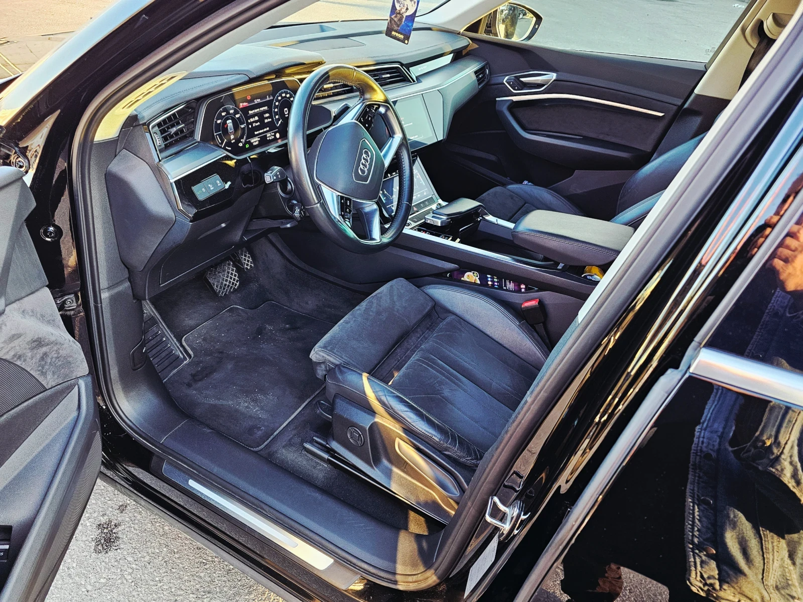 Audi E-Tron, снимка 8 - Автомобили и джипове - 55826331