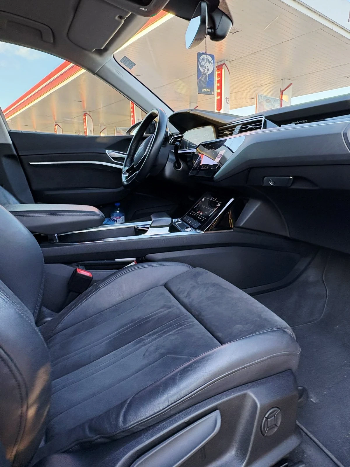 Audi E-Tron, снимка 12 - Автомобили и джипове - 55826331