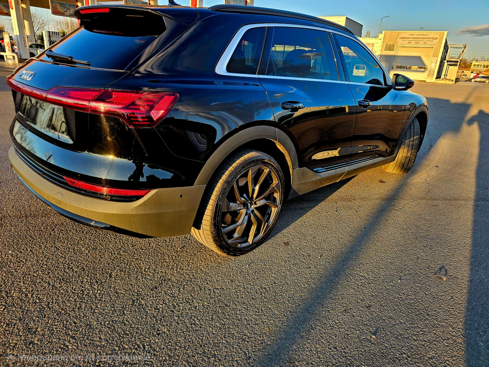 Audi E-Tron, снимка 5 - Автомобили и джипове - 55826331