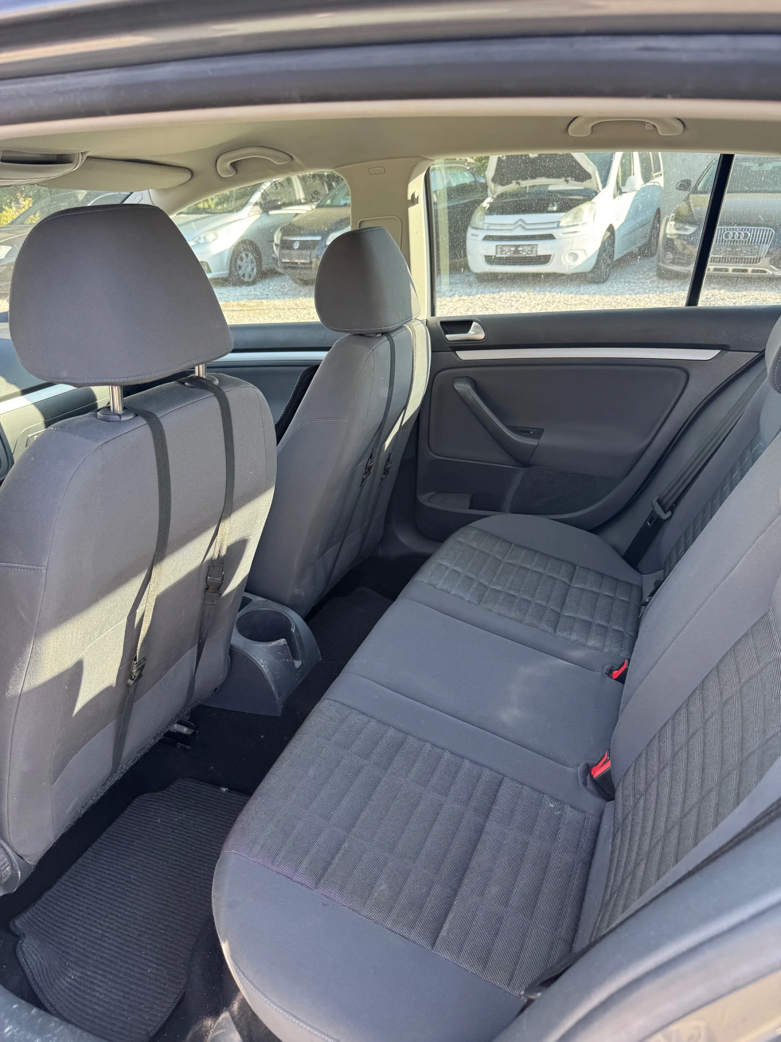 VW Golf 1.6 стария мотор, снимка 6 - Автомобили и джипове - 56415740