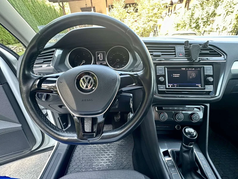 VW Tiguan, снимка 5 - Автомобили и джипове - 47656858