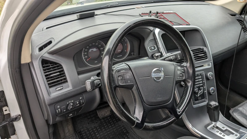 Volvo XC60, снимка 4 - Автомобили и джипове - 52120883